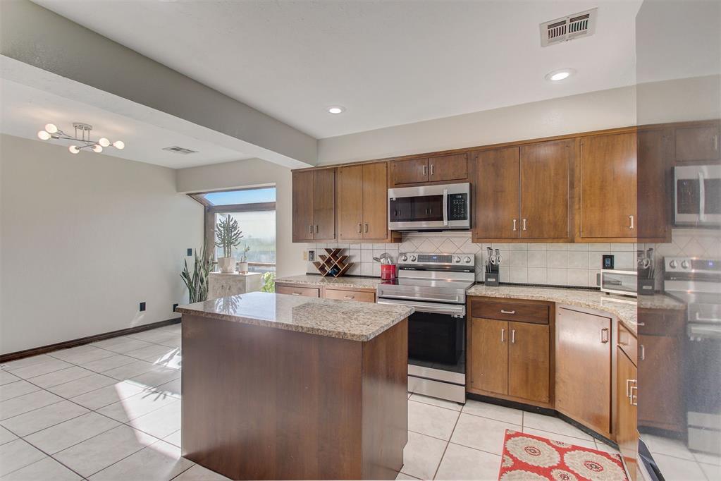 2118 Saddleback Boulevard