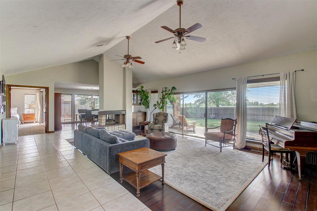 2118 Saddleback Boulevard