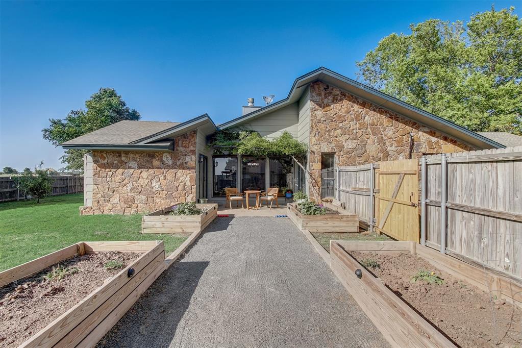 2118 Saddleback Boulevard