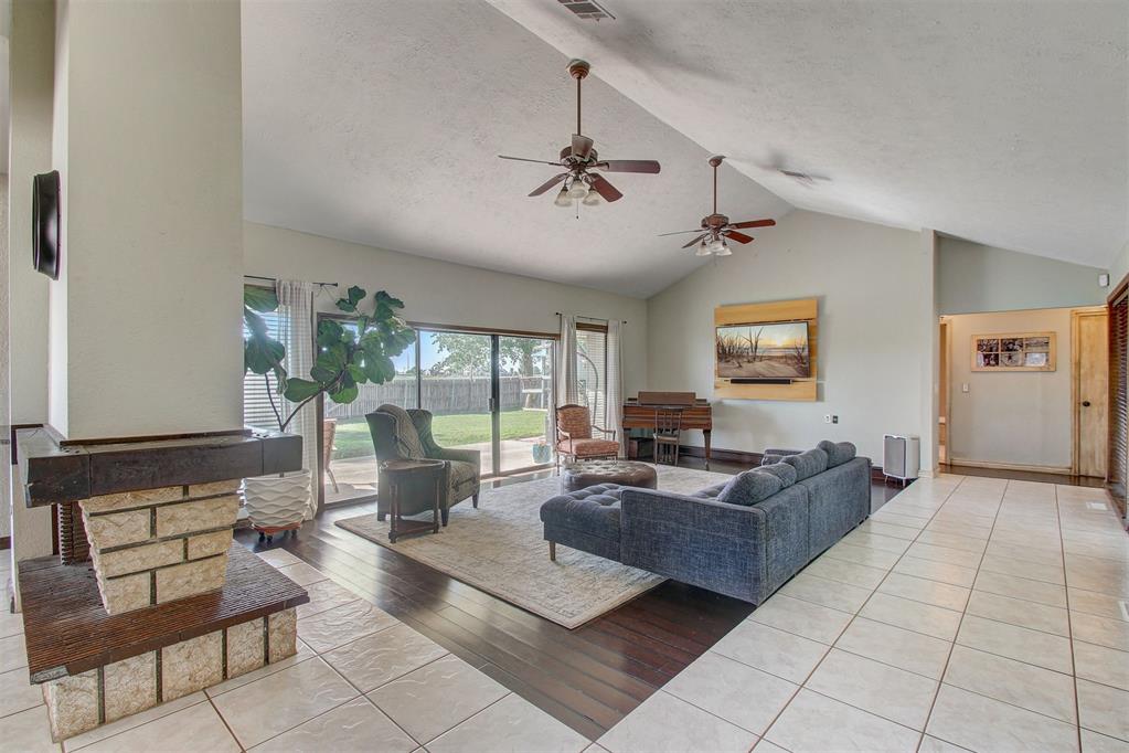 2118 Saddleback Boulevard