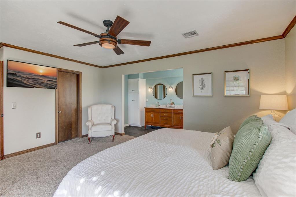 2118 Saddleback Boulevard