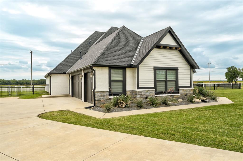 5970 Woodridge Circle