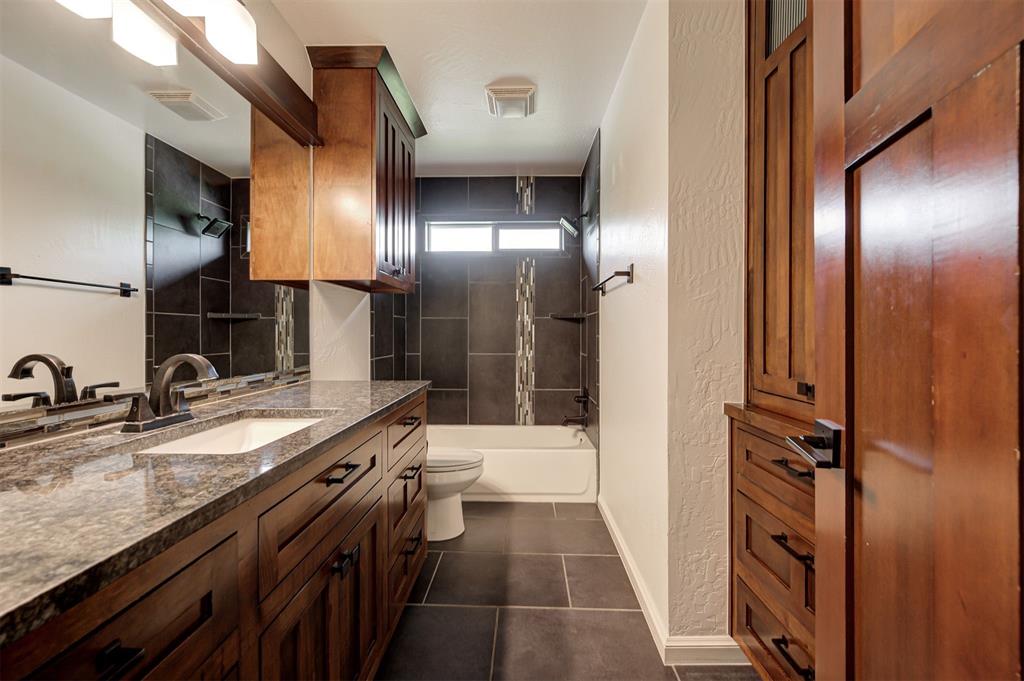 5970 Woodridge Circle
