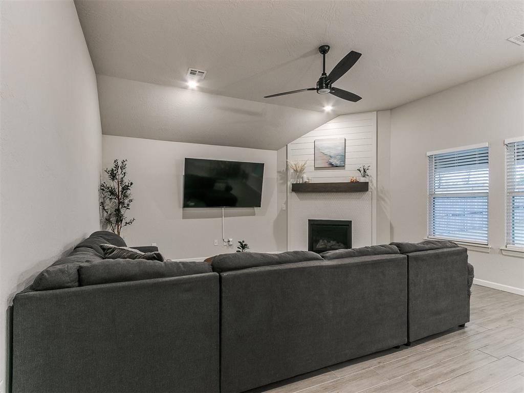 6513 NW 150th Terrace