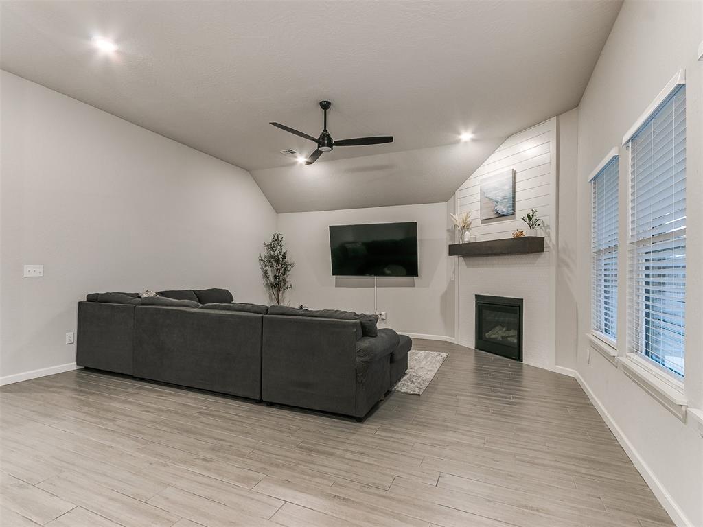 6513 NW 150th Terrace
