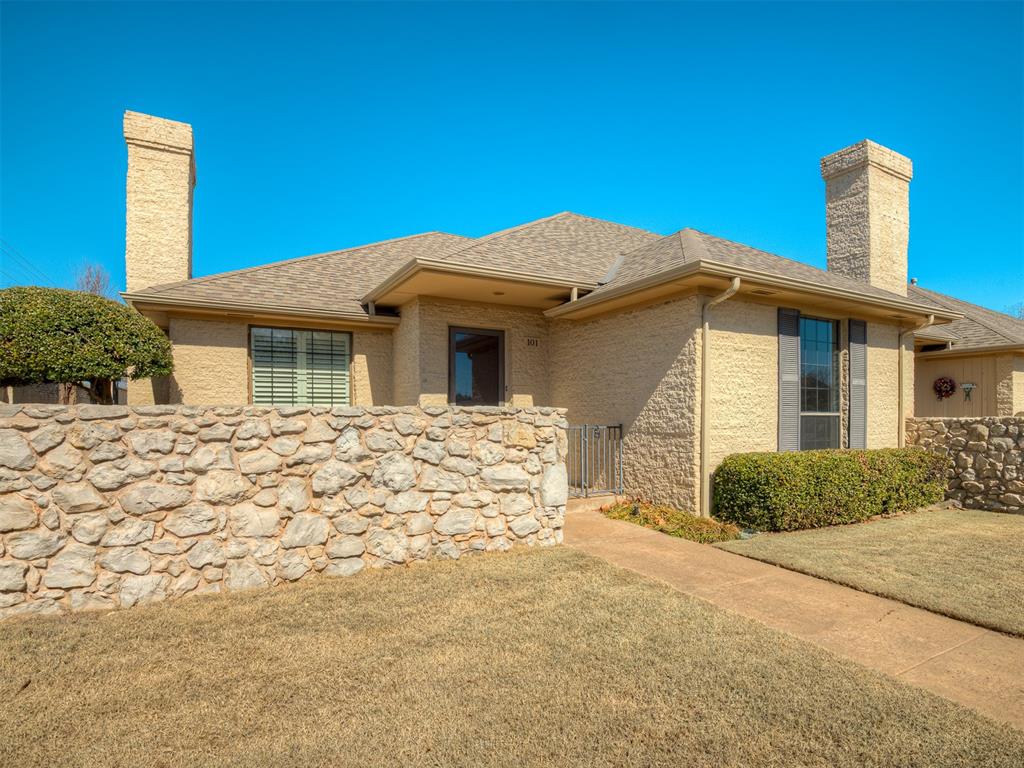 2100 Cobblestone Court Unit: 101