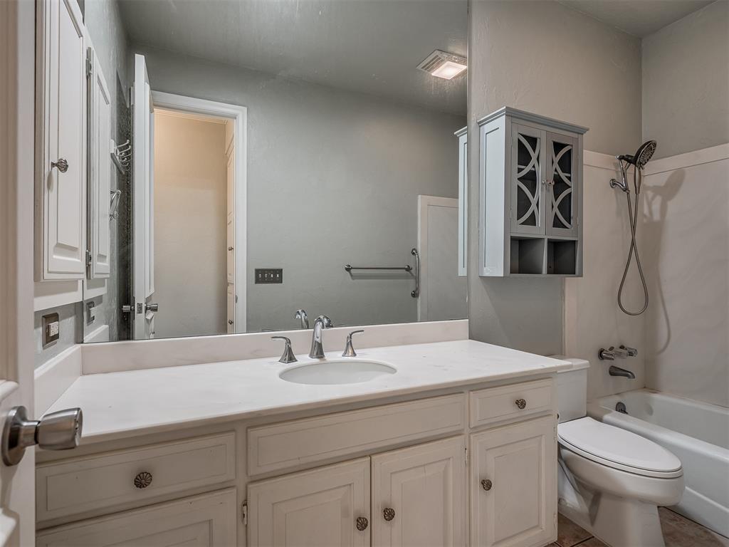 2100 Cobblestone Court Unit: 101
