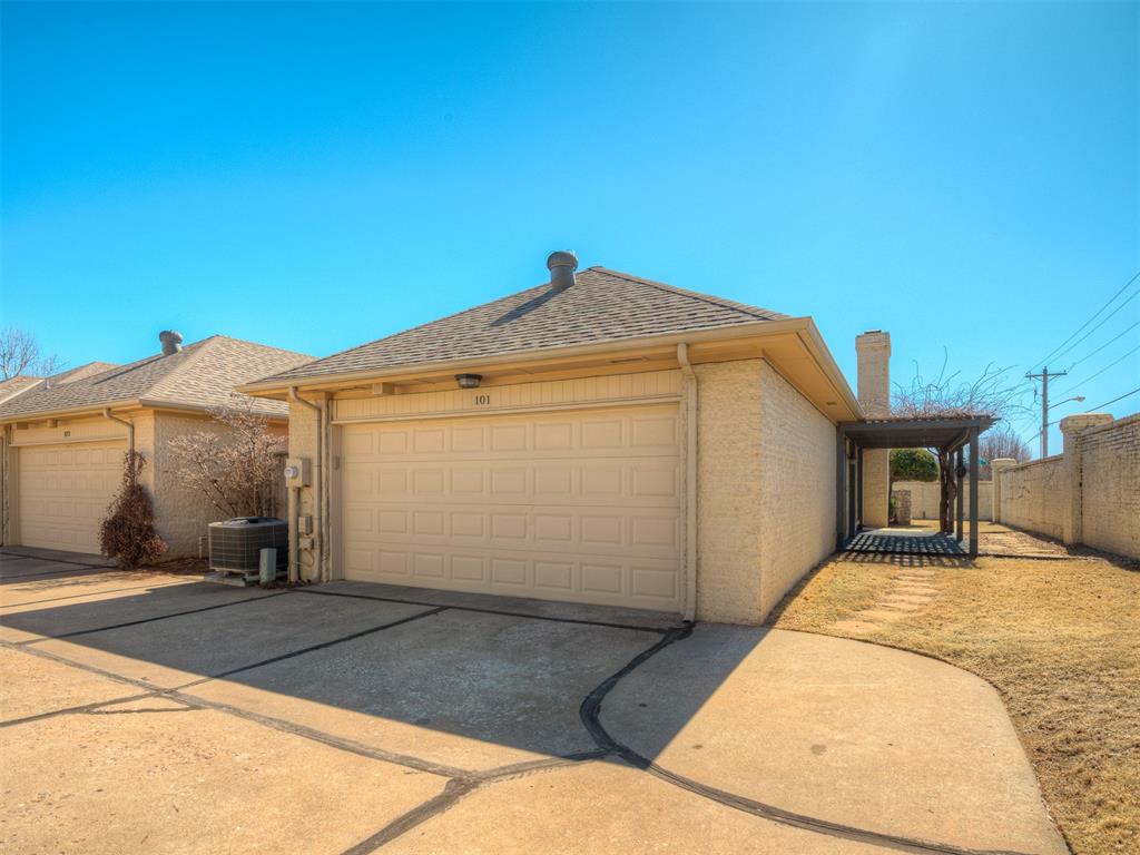 2100 Cobblestone Court Unit: 101
