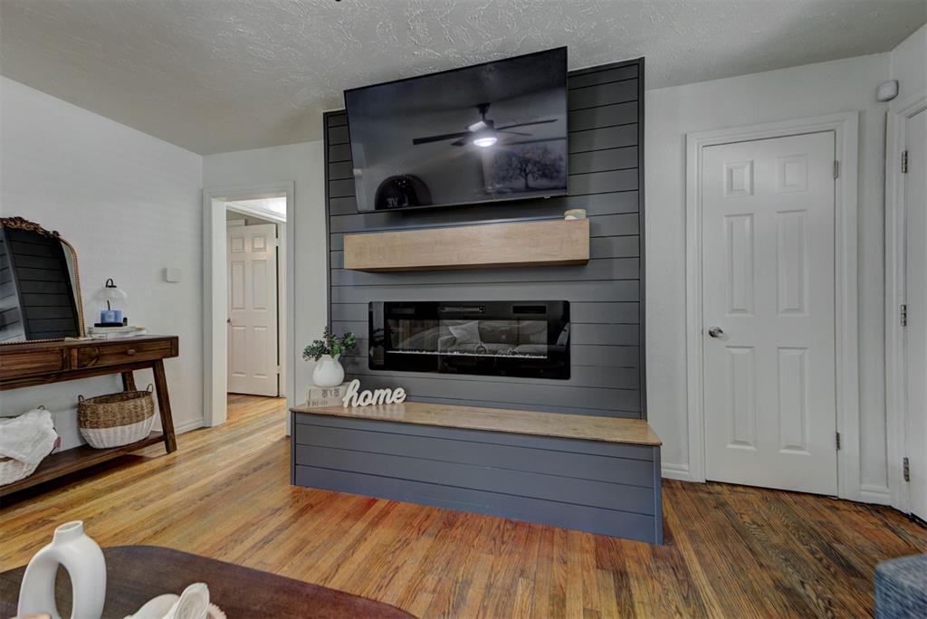 2805 SW 54th Place