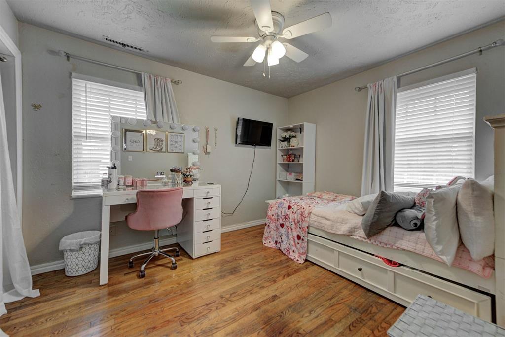 2805 SW 54th Place