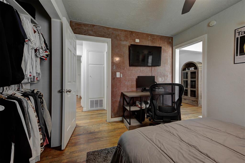 2805 SW 54th Place