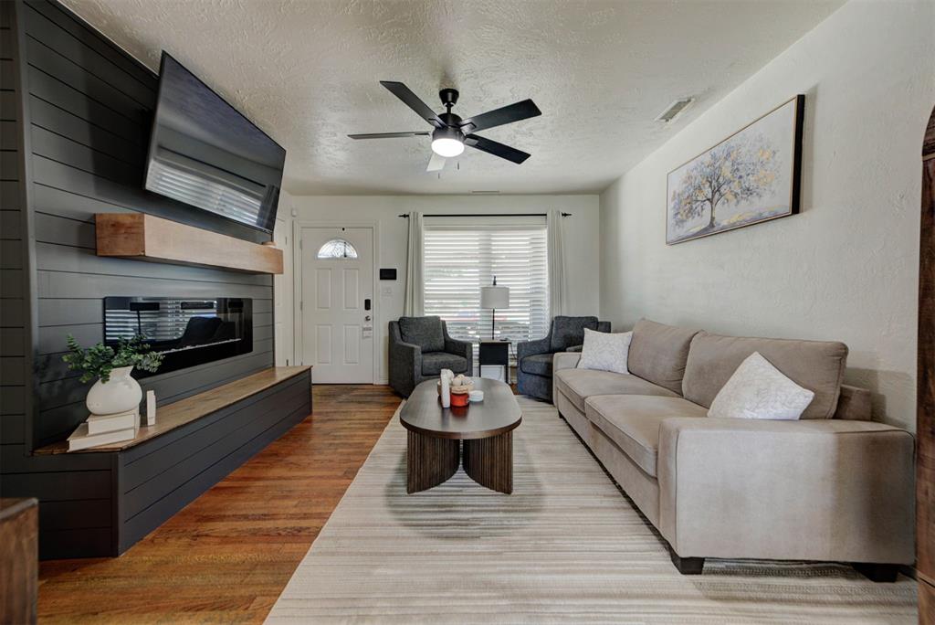 2805 SW 54th Place