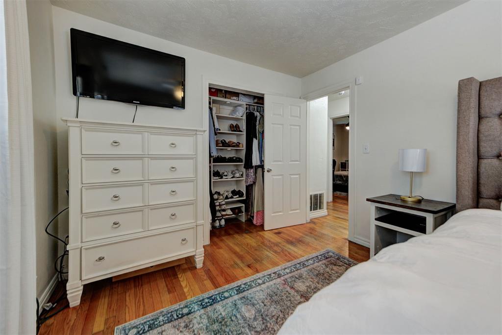 2805 SW 54th Place