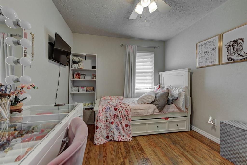 2805 SW 54th Place