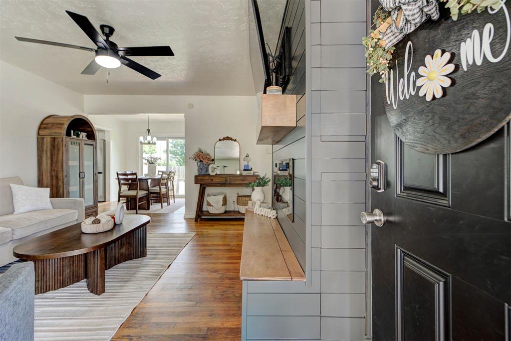 2805 SW 54th Place