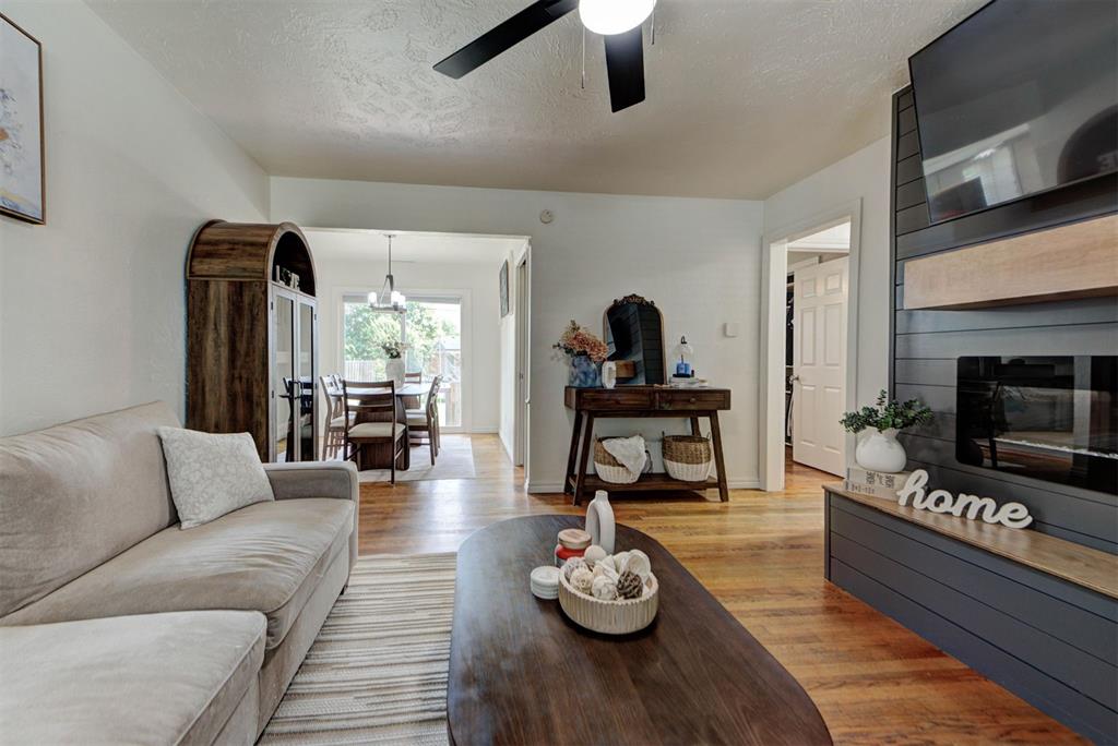 2805 SW 54th Place