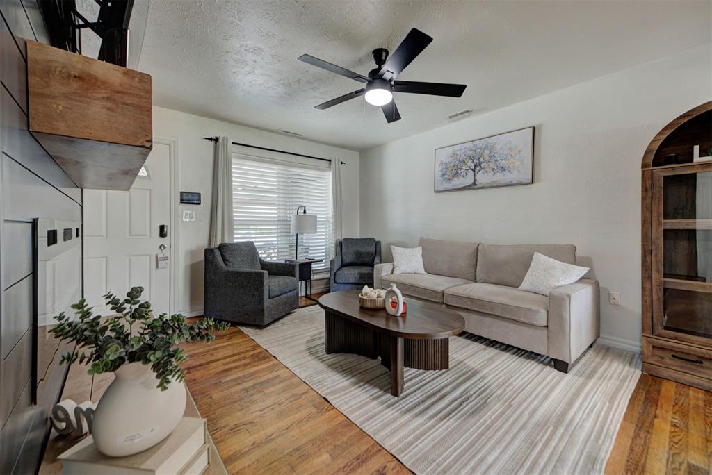 2805 SW 54th Place