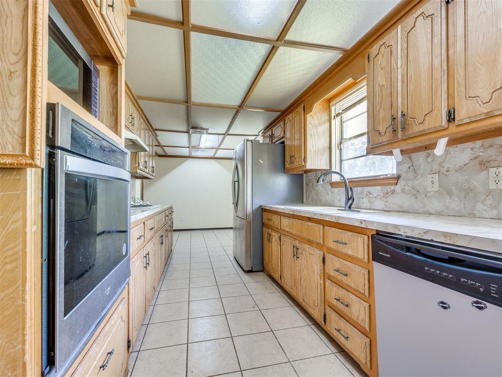 900 Meadowridge Drive