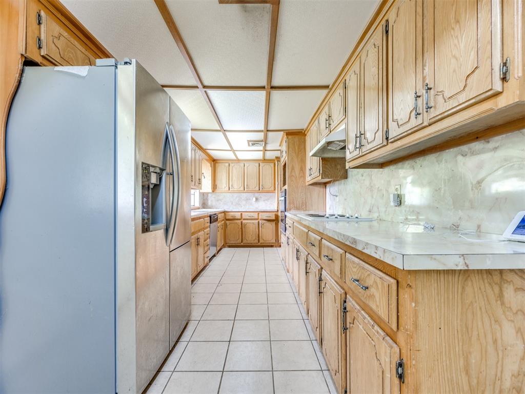 900 Meadowridge Drive