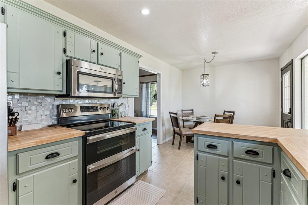 15996 Rolling Hills Road