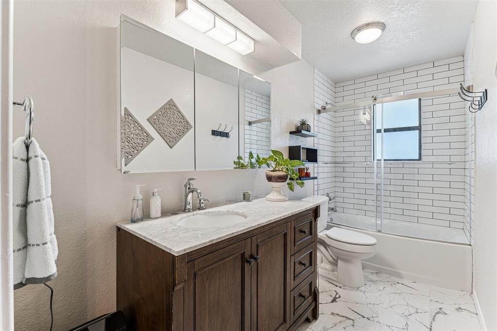 15996 Rolling Hills Road