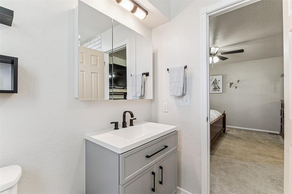 15996 Rolling Hills Road