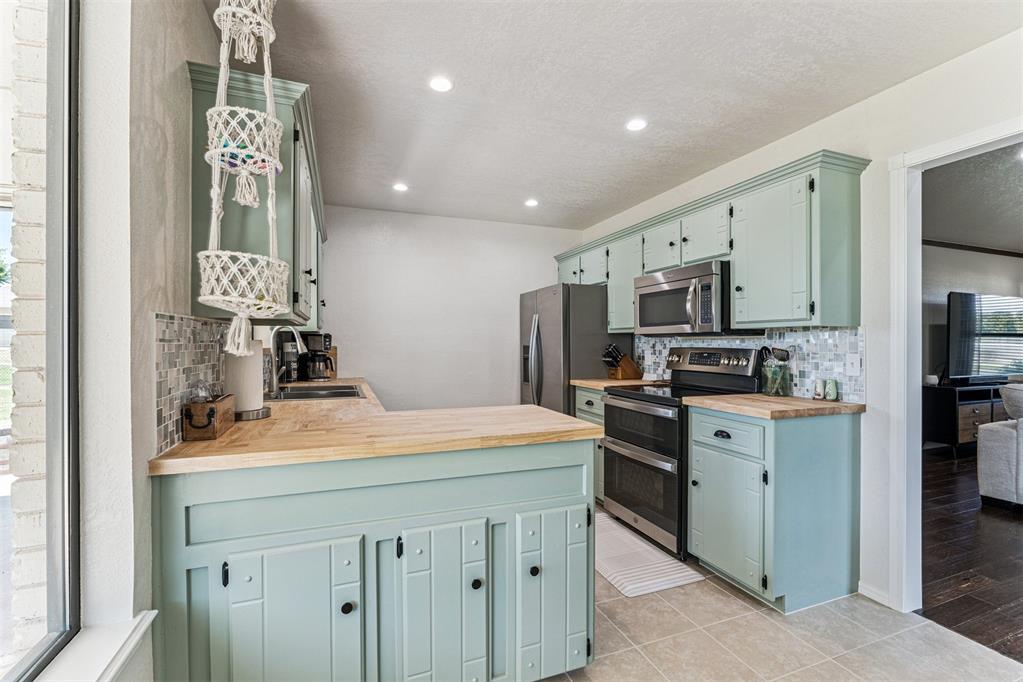 15996 Rolling Hills Road