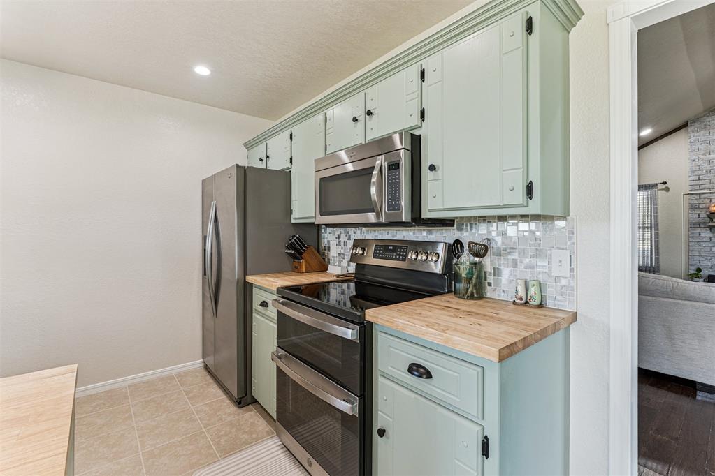 15996 Rolling Hills Road