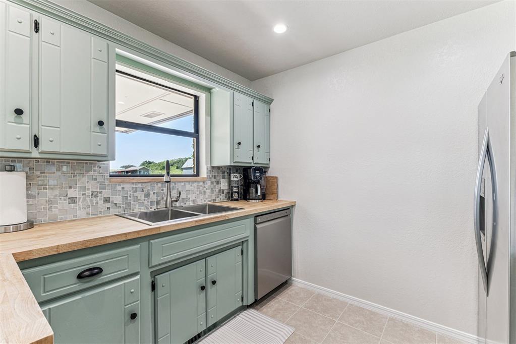 15996 Rolling Hills Road