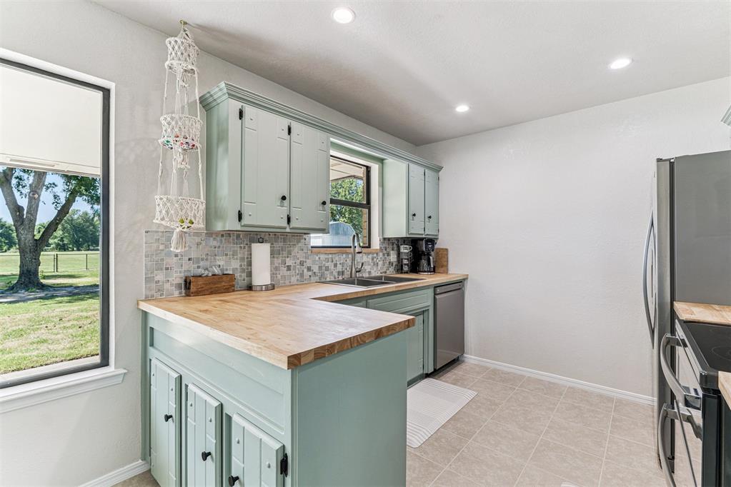 15996 Rolling Hills Road