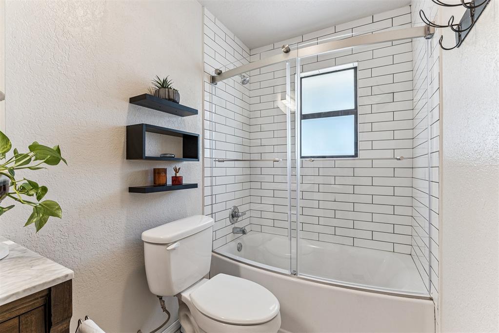 15996 Rolling Hills Road