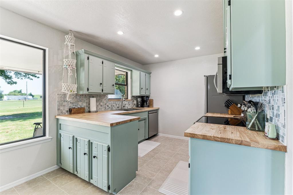 15996 Rolling Hills Road