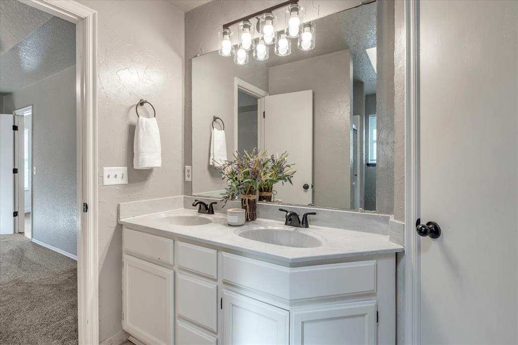 617 W Golden Eagle Drive