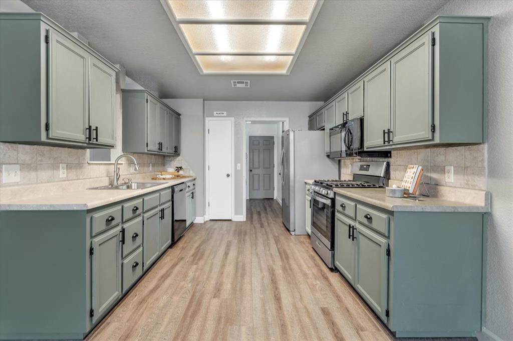 617 W Golden Eagle Drive