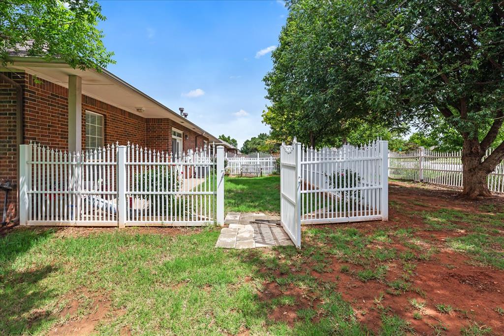 15400 Monarch Lane