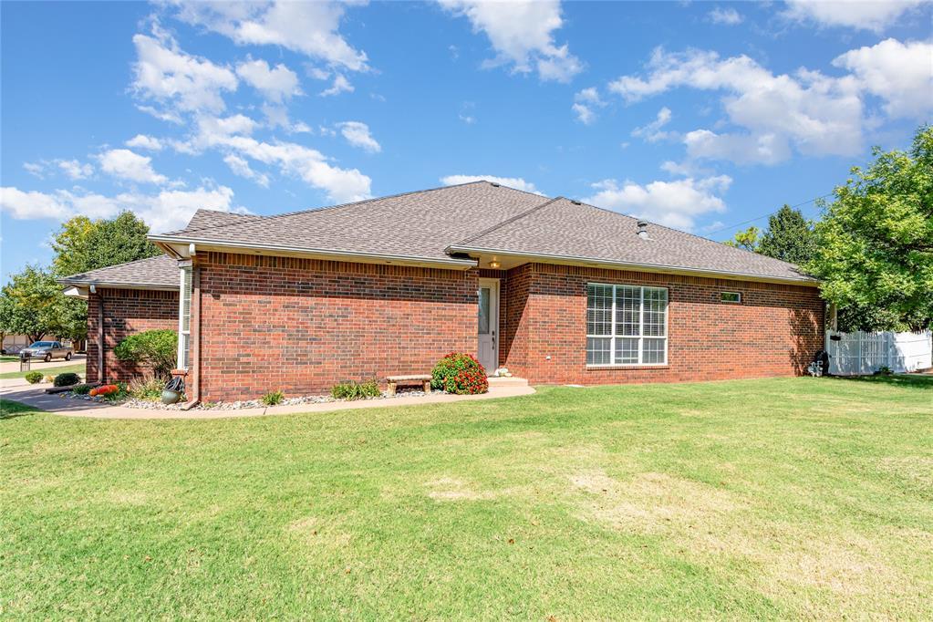15400 Monarch Lane