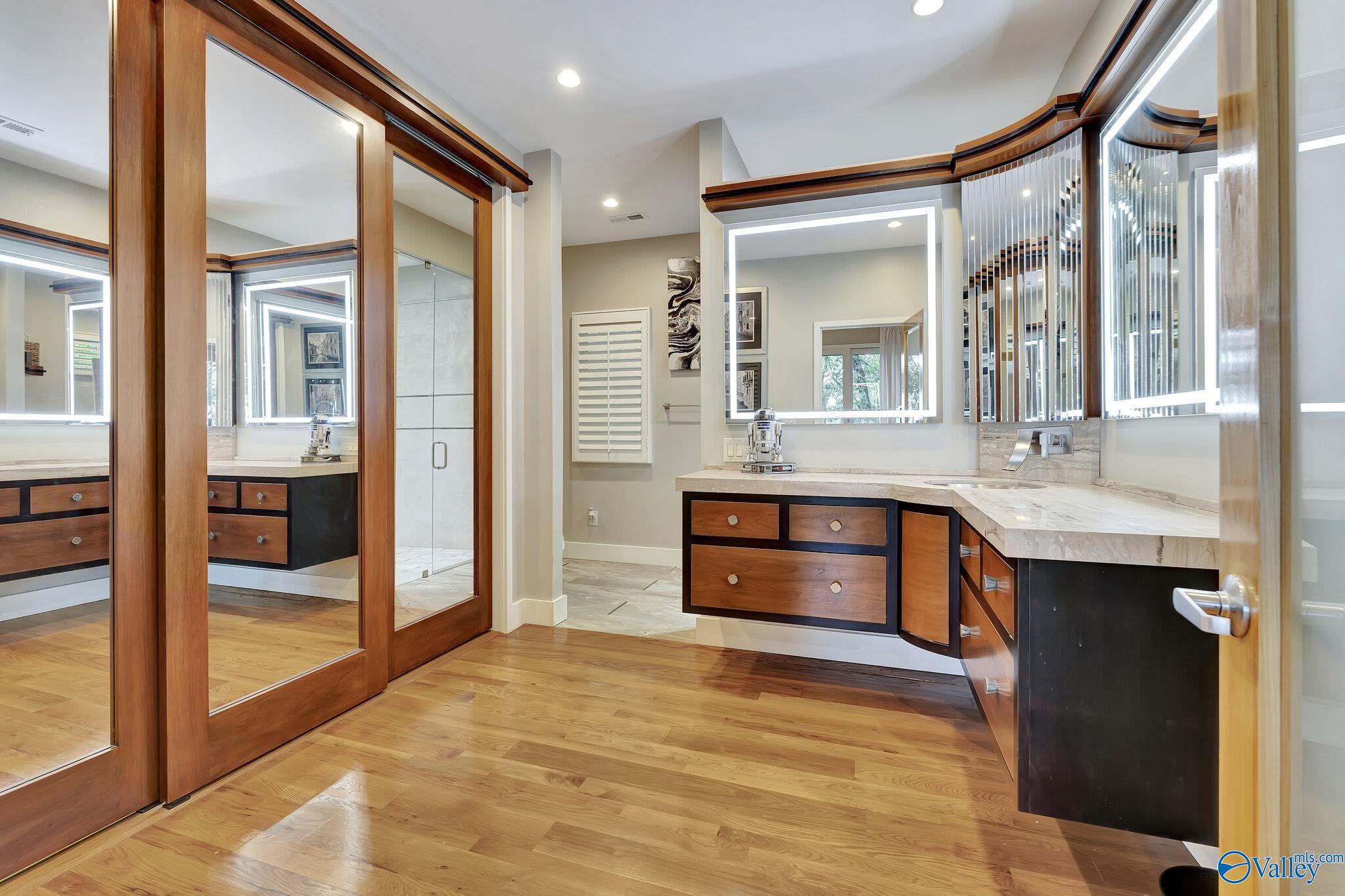 2219 Georgian Drive SE