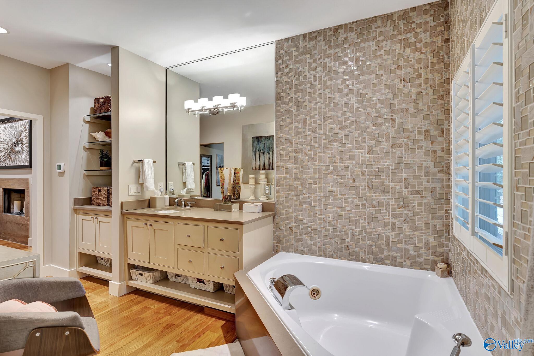 2219 Georgian Drive SE