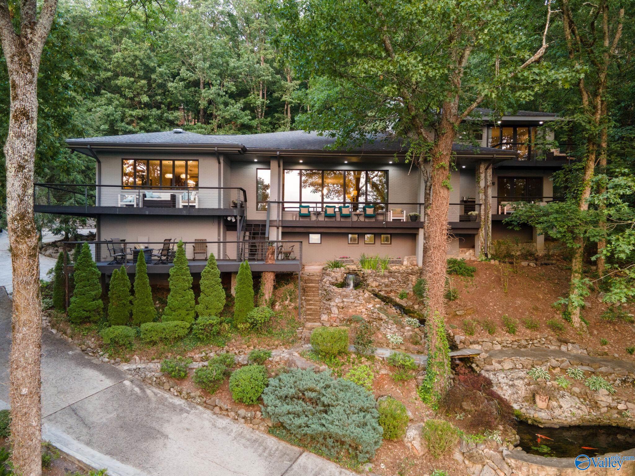 2219 Georgian Drive SE