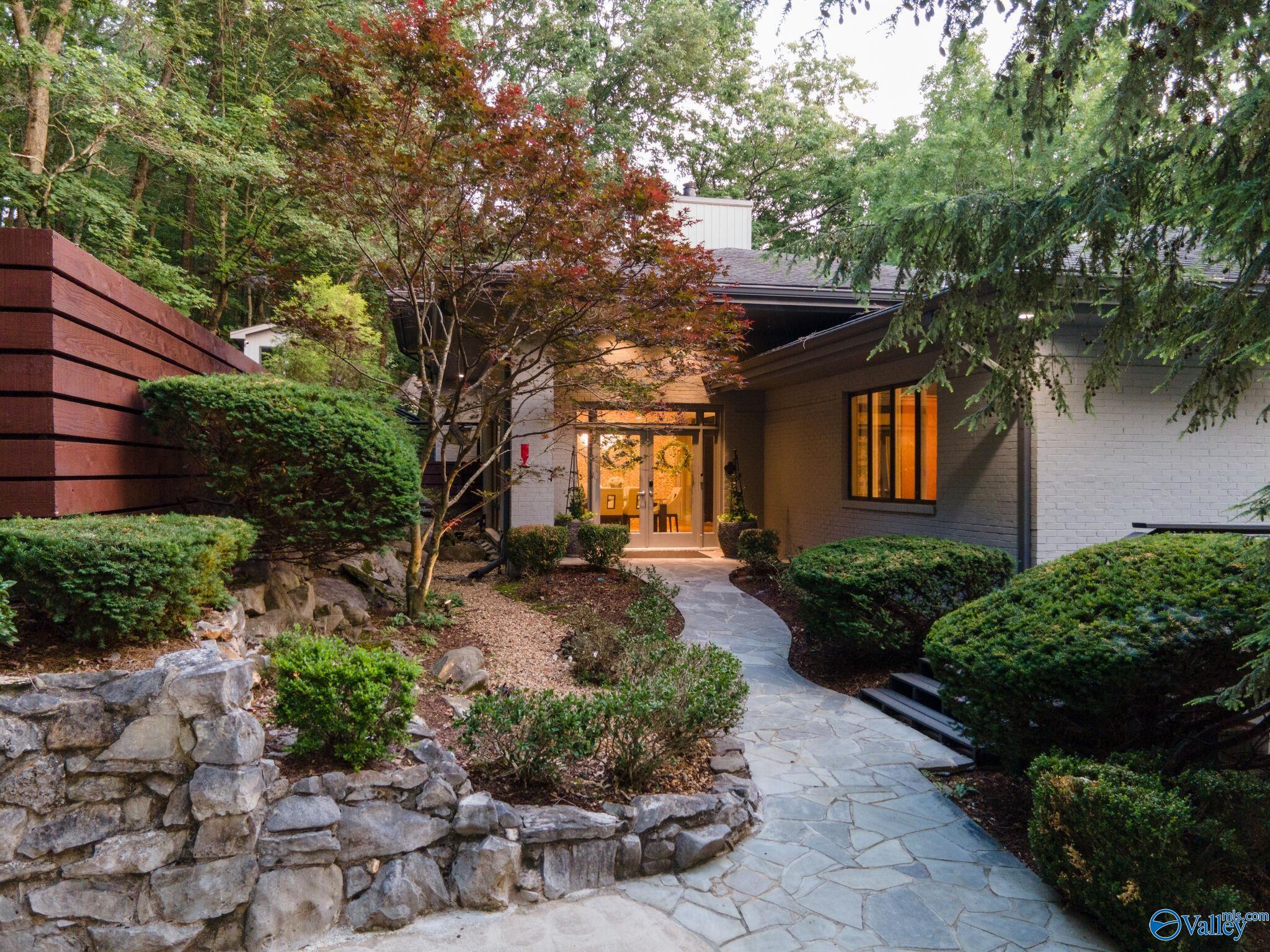 2219 Georgian Drive SE