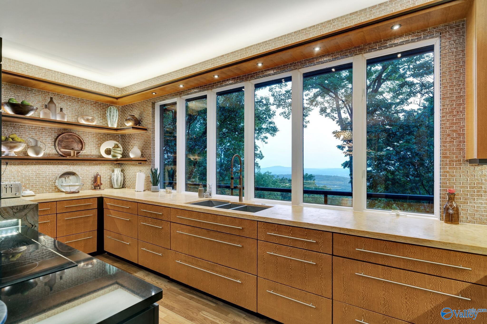 2219 Georgian Drive SE