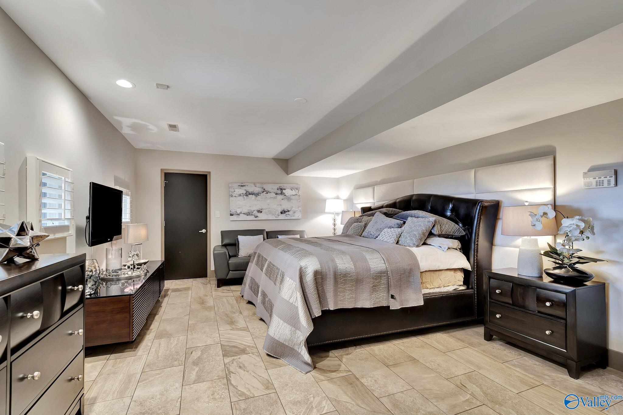 2219 Georgian Drive SE