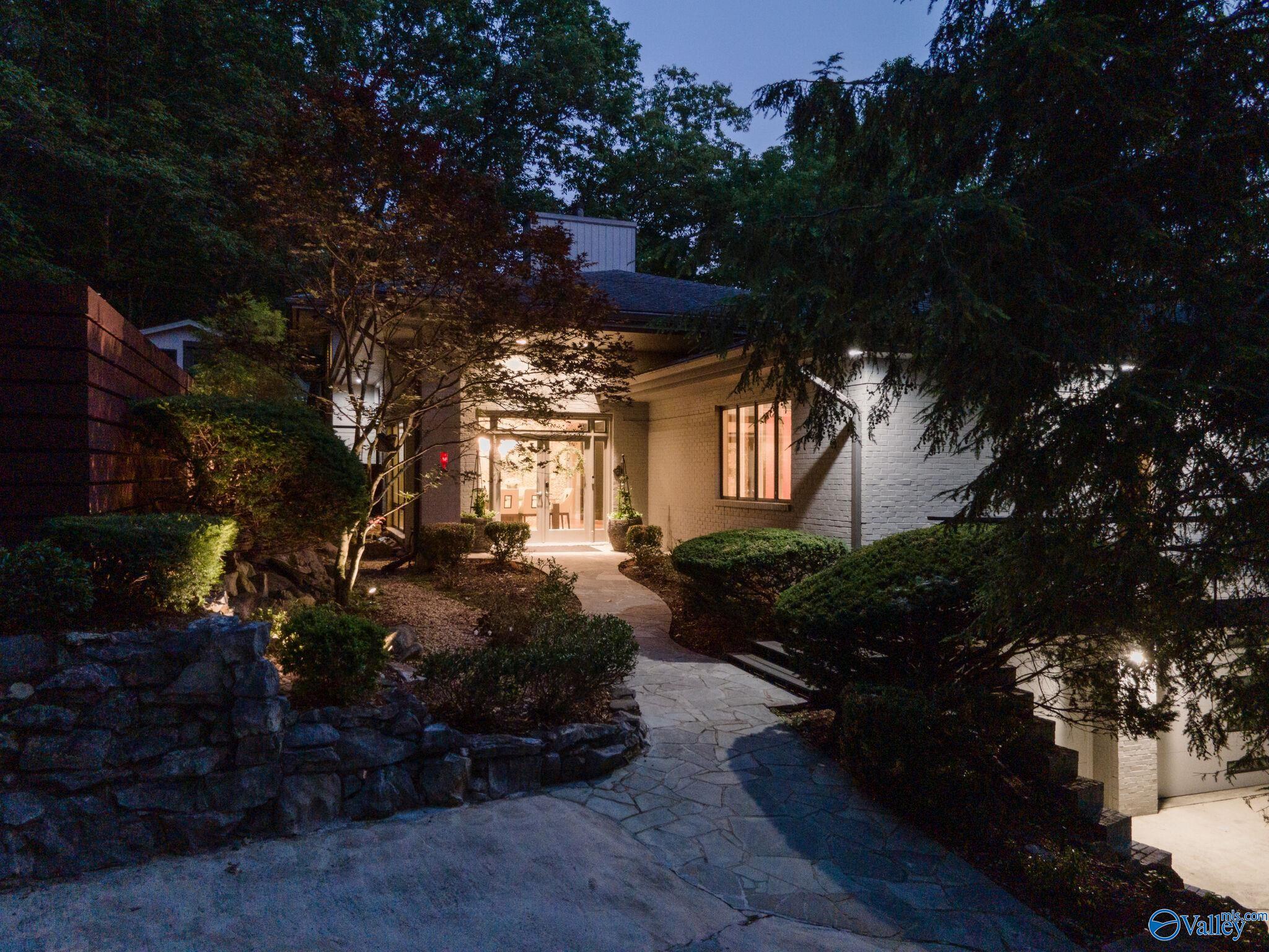 2219 Georgian Drive SE