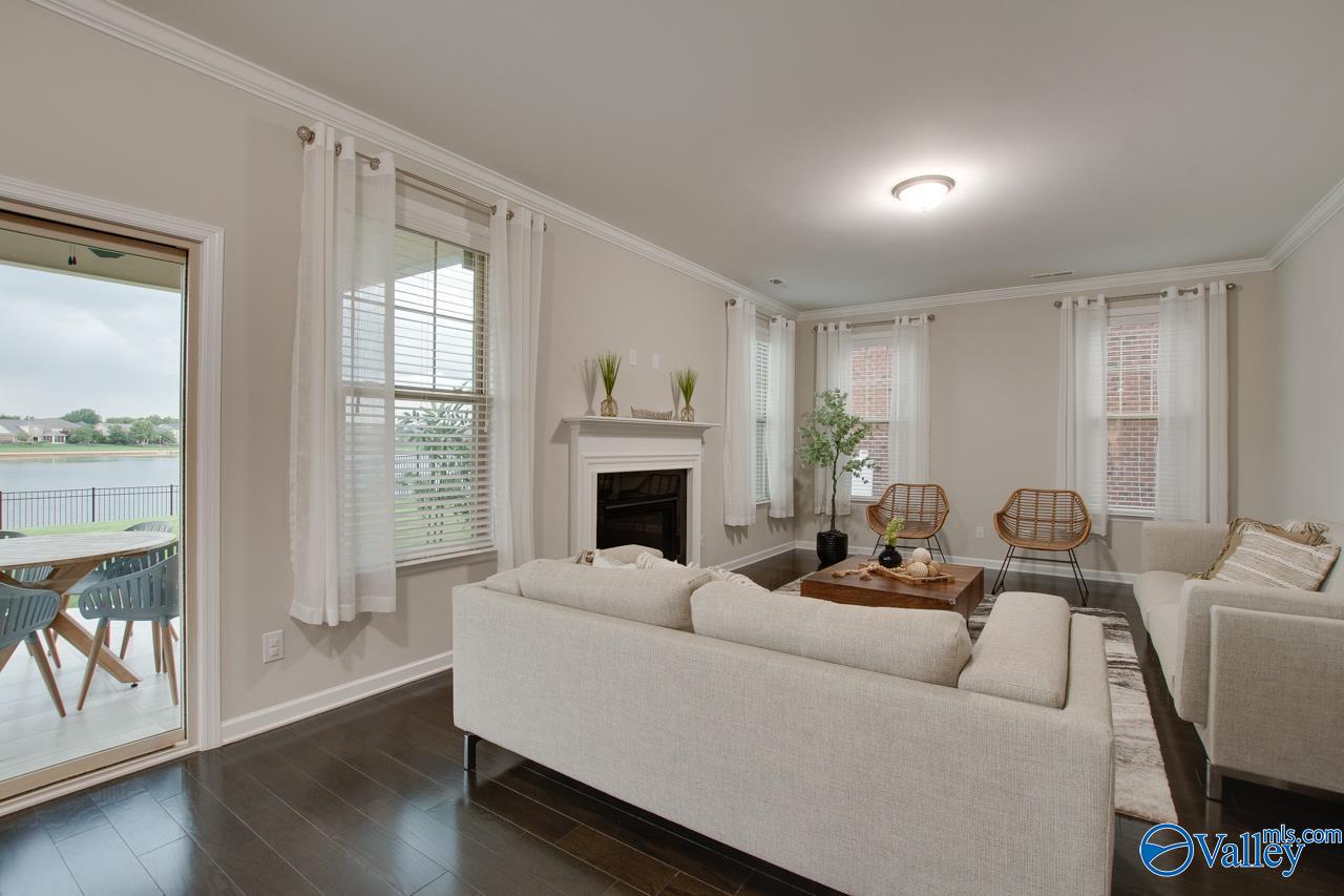 15133 Lakeside Trail