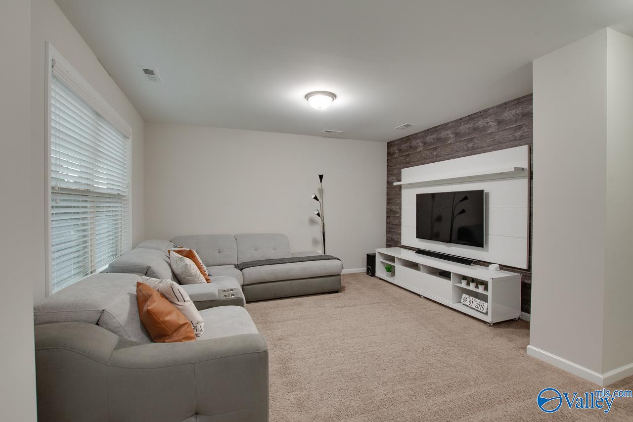 15133 Lakeside Trail