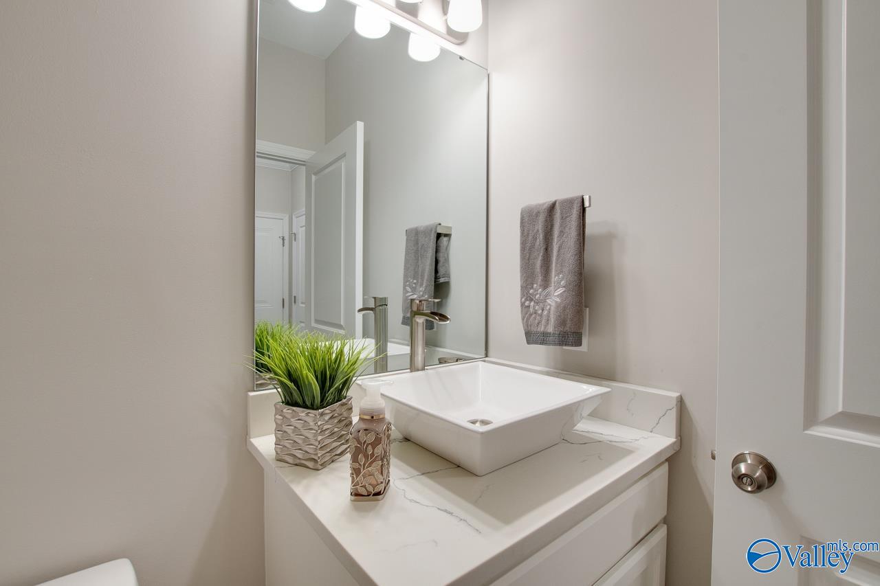 15133 Lakeside Trail