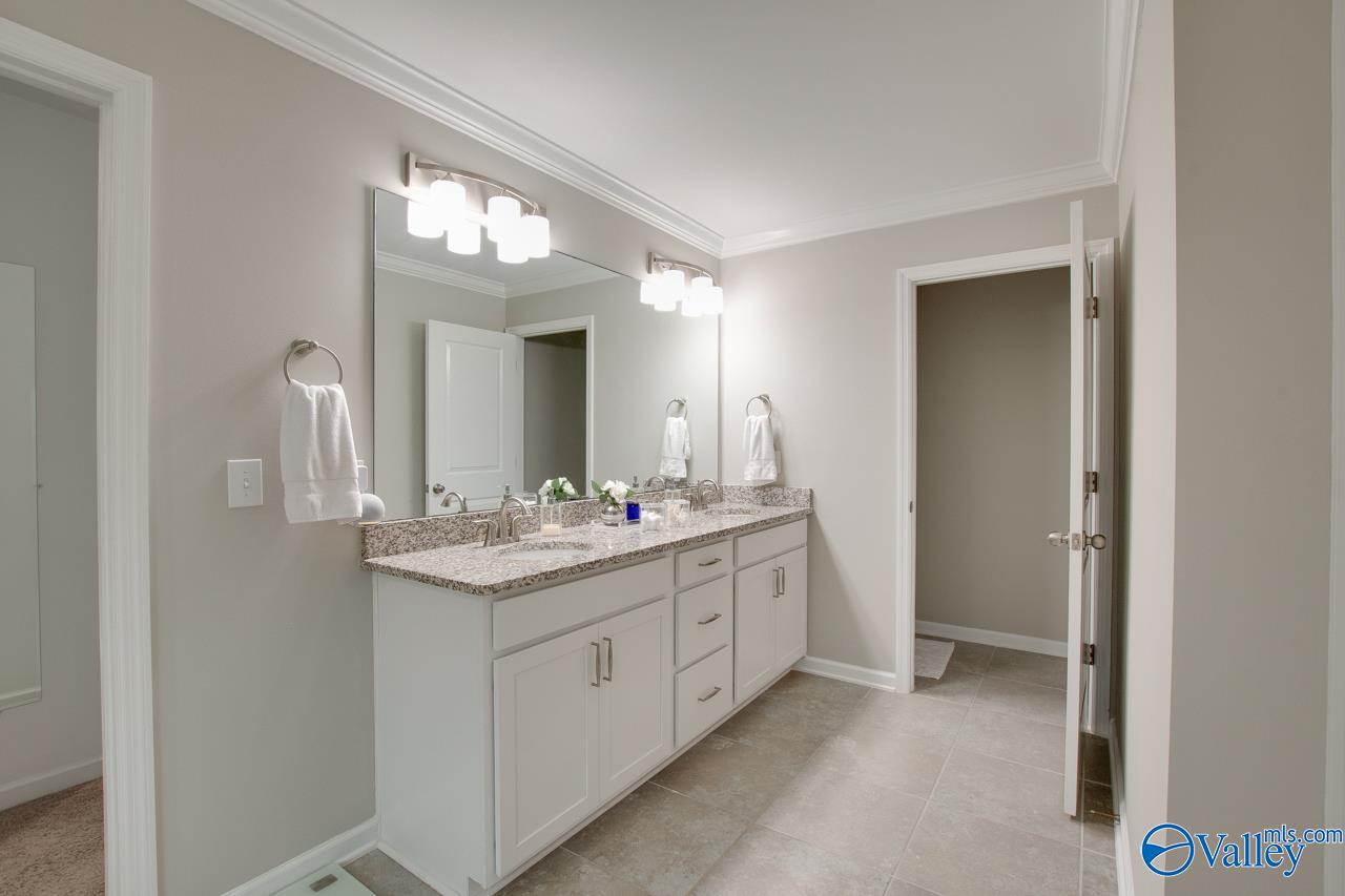 15133 Lakeside Trail