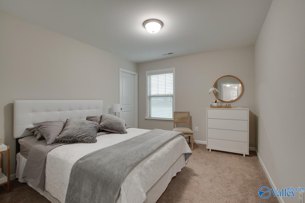 15133 Lakeside Trail