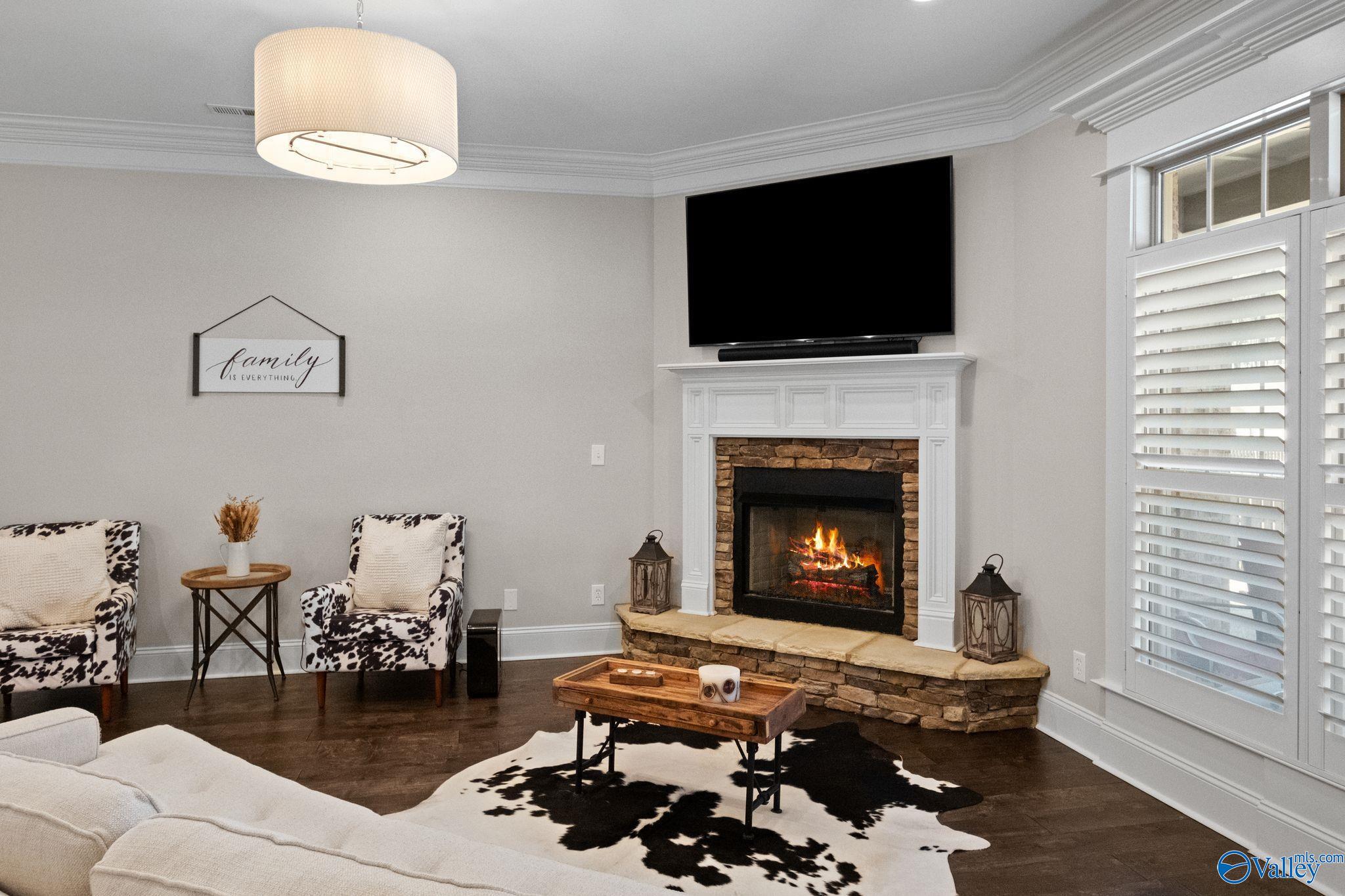 1303 Pecan Point Way