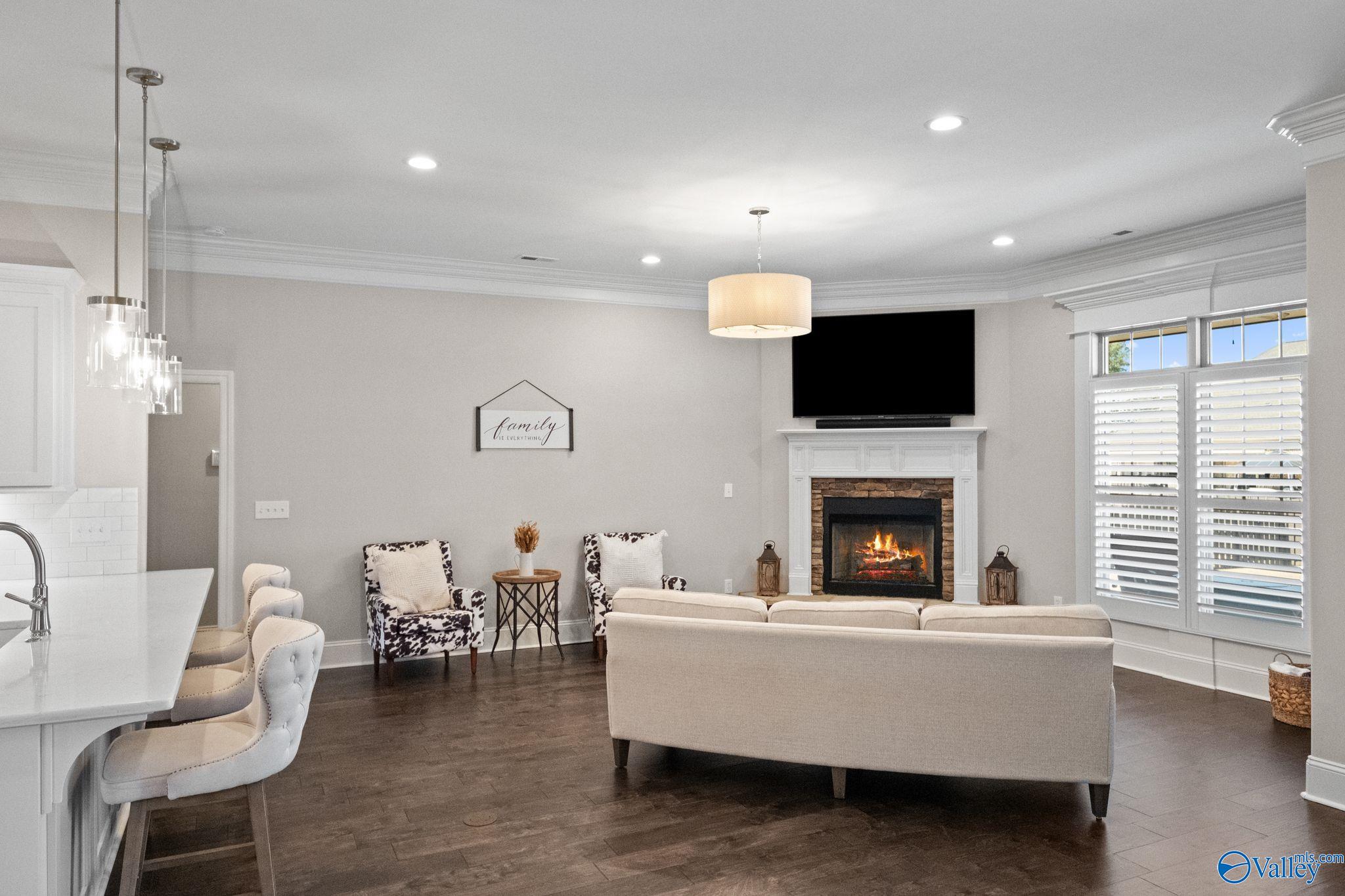 1303 Pecan Point Way